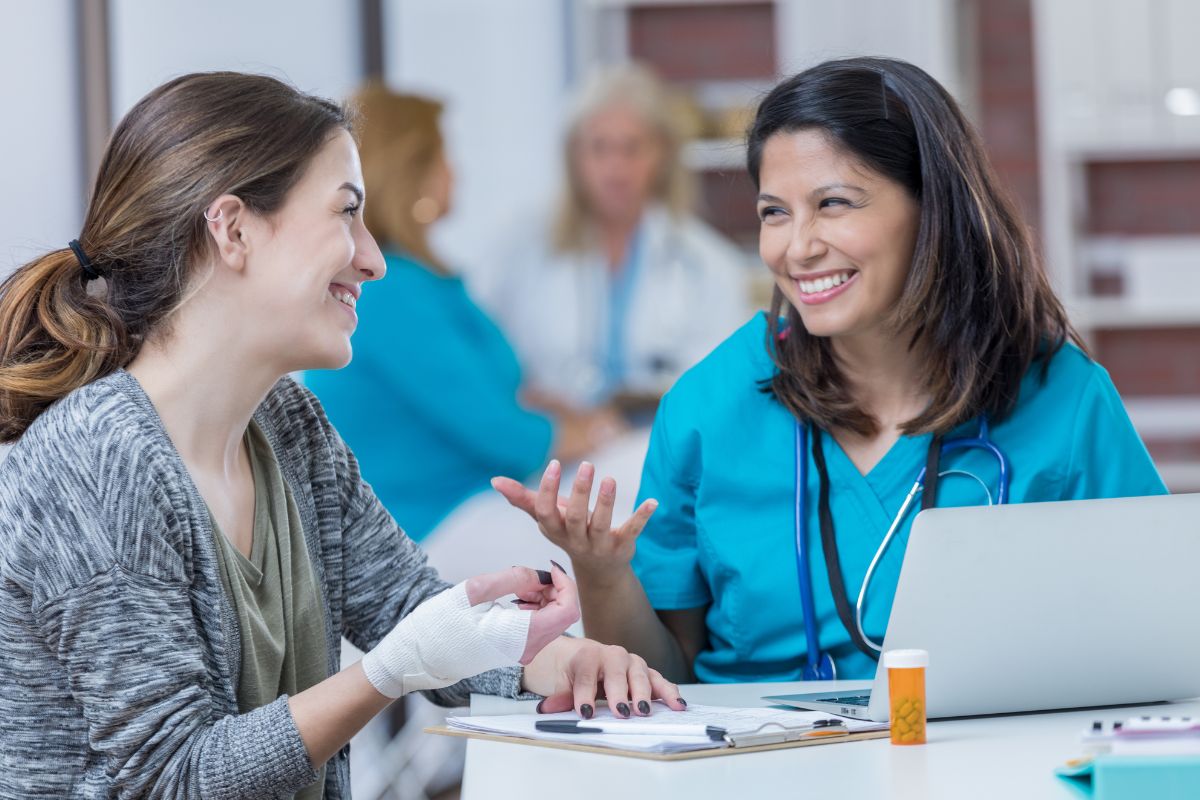 Vet Community Unite: 10 Reasons Behind Understaffed Vet Clinics (Plus Solutions) 3 I Love Veterinary - Blog for Veterinarians, Vet Techs, Students Healthcare worker with injured nurse